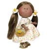 Poupée Nines d'Onil 23 cm - Little Mia brune dans une robe à imprimé naturel