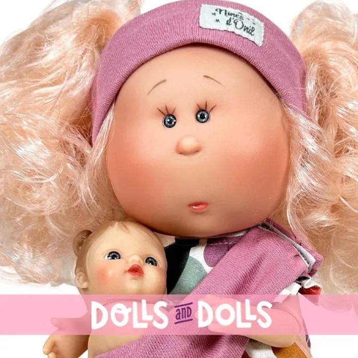 Poupée Nines d'Onil 30 cm - Mia ARTICULÉE - mère aux cheveux roses avec une robe imprimée nature