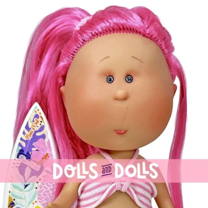 Poupée Nines d'Onil 30 cm - Mia summer avec des cheveux fuchsia en queue de cheval et un maillot de bain